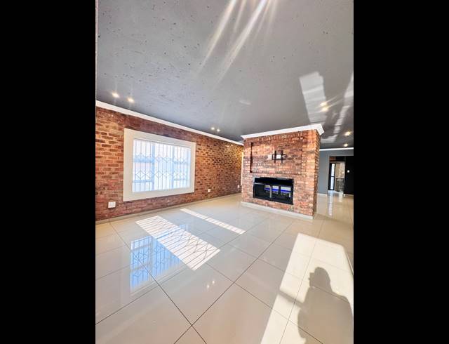 5 BEDROOM FREESTANDING FOR SALE IN MINERALIA
